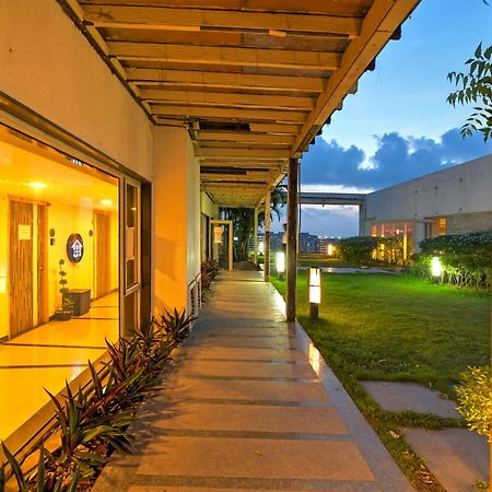 Hotel Urban Asia Колката Екстериор снимка