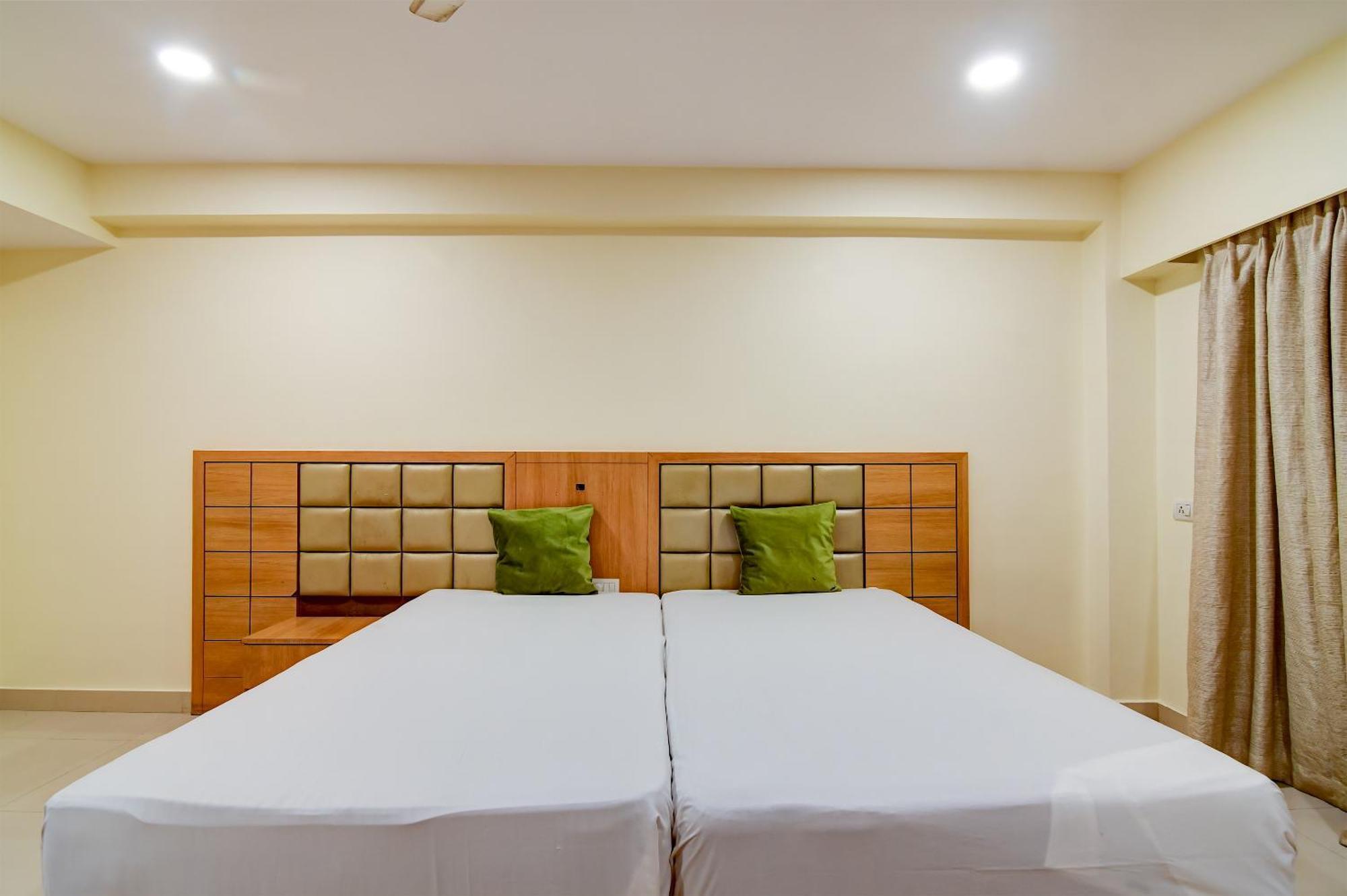 Hotel Urban Asia Колката Екстериор снимка