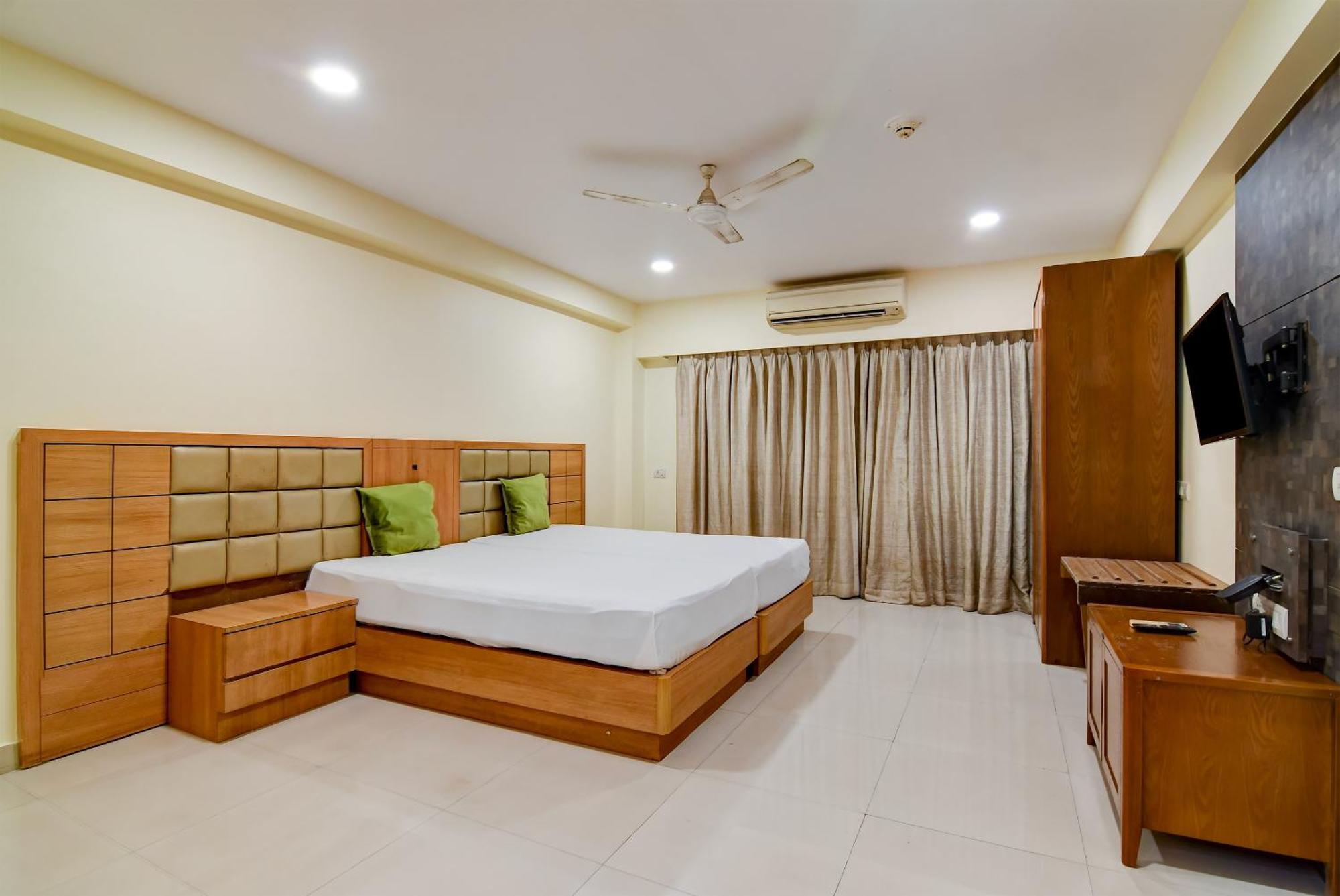 Hotel Urban Asia Колката Екстериор снимка
