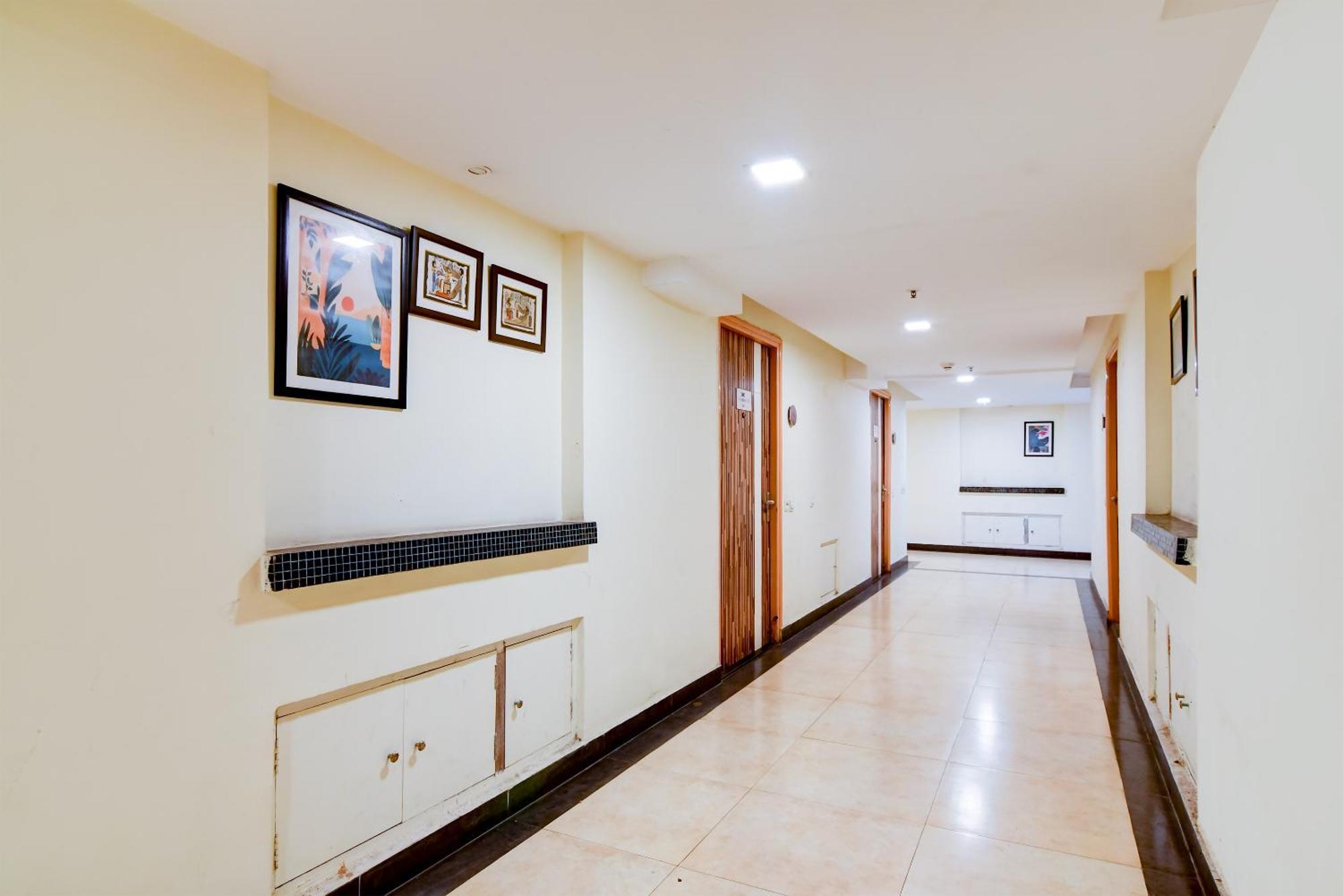Hotel Urban Asia Колката Екстериор снимка