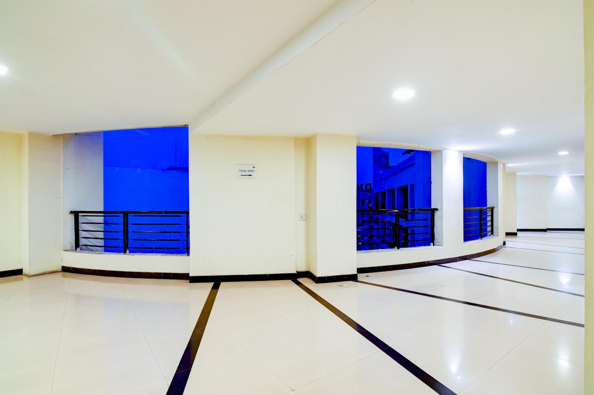 Hotel Urban Asia Колката Екстериор снимка